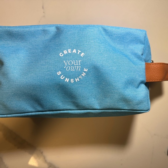 Toiletry bag Club Med - Picture 4 of 11